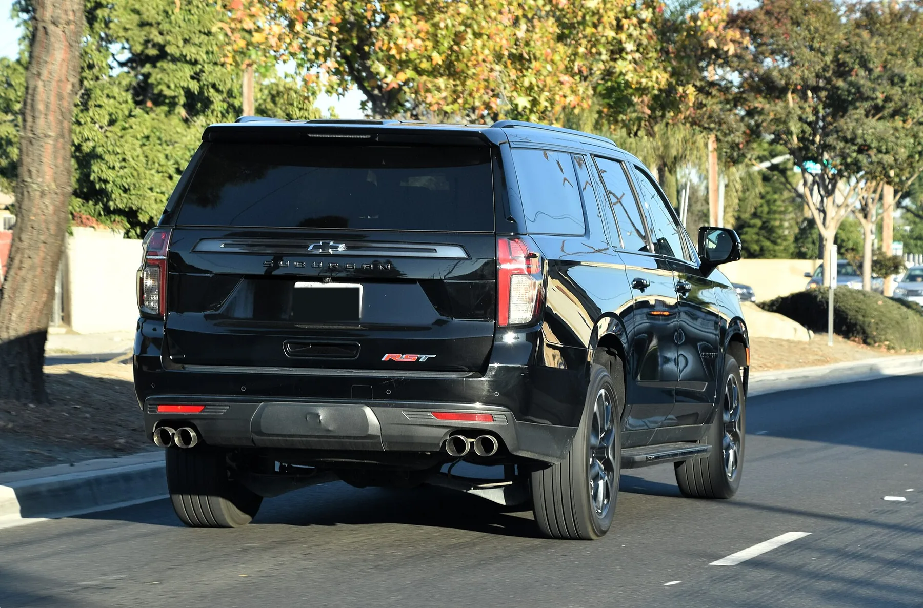 Chevrolet Suburban negra para servicio privado